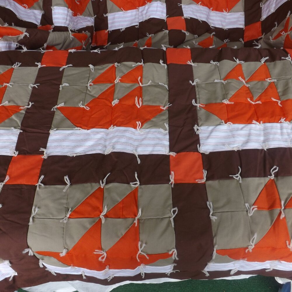 Handmade Quilt 95x82 Sailboat pattern. Padded, Warm.